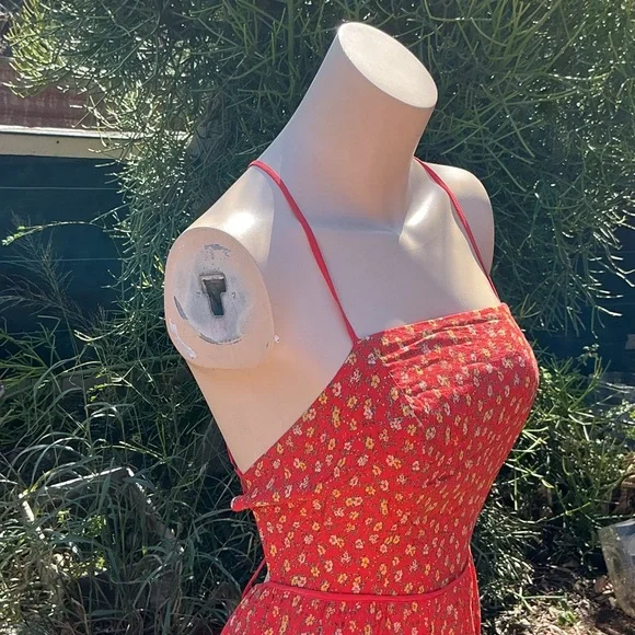 Elegant Red Floral Dress - Picture 9 of 16